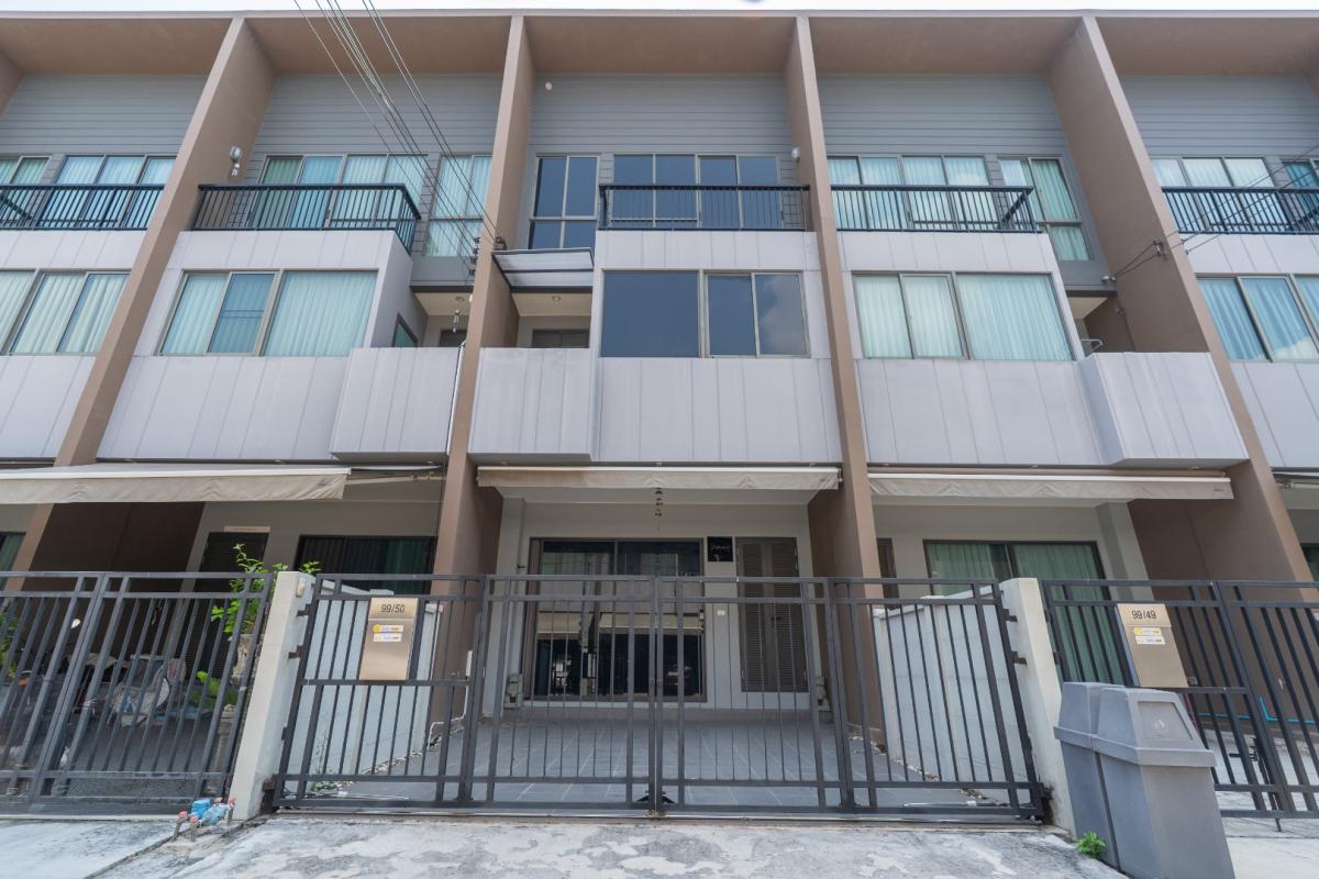 For RentHousePattanakan, Srinakarin : 🔥For Rent by owner accept agent🔥 Baan Klang Muang The Edition Rama 9 - Bangkok Kreetha, 3 bedrooms, 3 bathrooms. Brand new house, excellent condition, convenient location, ready to move in❗