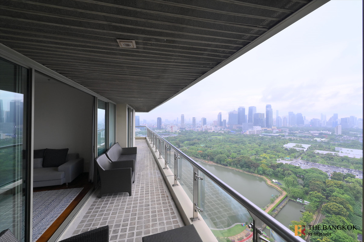For RentCondoSukhumvit, Asoke, Thonglor :  Spacious Unit at The Lakes 💎 Luxury high-floor unit with stunning river & skyline views 🏞️ 