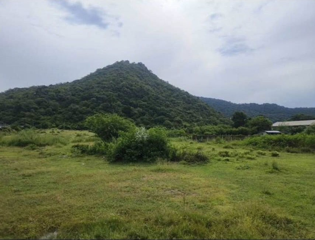For SaleLandLop Buri : ⛰️ Cut the price! 3 rai of mountain view land, Red Garuda title deed, Muang District, Lopburi (Khao Phra Ngam location) 🔥