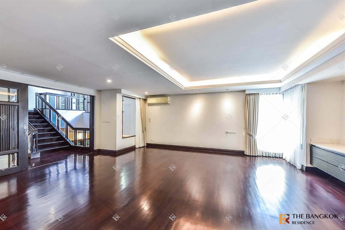 For RentHouseSukhumvit, Asoke, Thonglor :  Elegant Classic Style House 💎Elegant classic home, spacious & private in central Sukhumvit🍃 