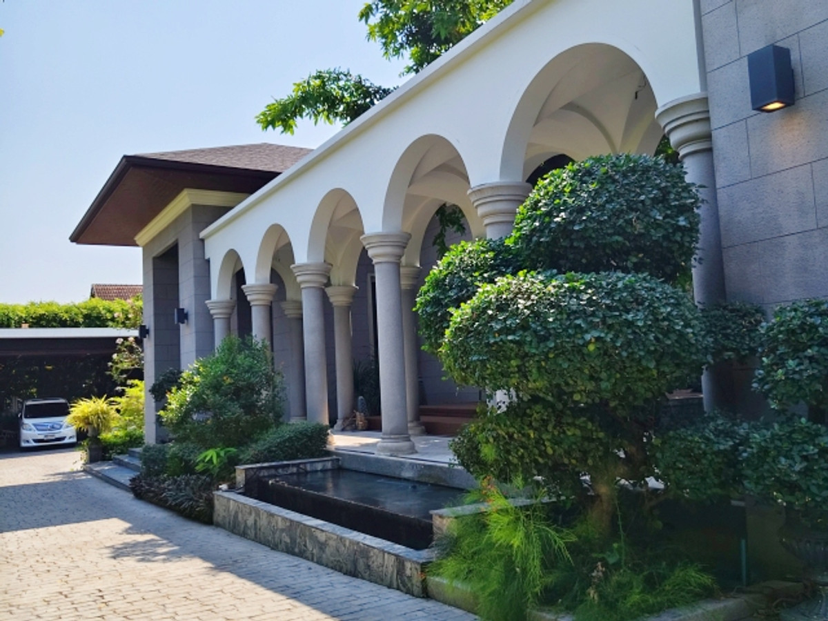 ขายบ้านแจ้งวัฒนะ เมืองทอง : คฤหาสน์หรู ใจกลางเมือง เมืองทองธานี โครงการ 5 ทำเลศักยภาพ ใกล้ทางด่วน–ศูนย์ราชการ–สนามบินดอนเมือง พร้อมเข้าอยู่