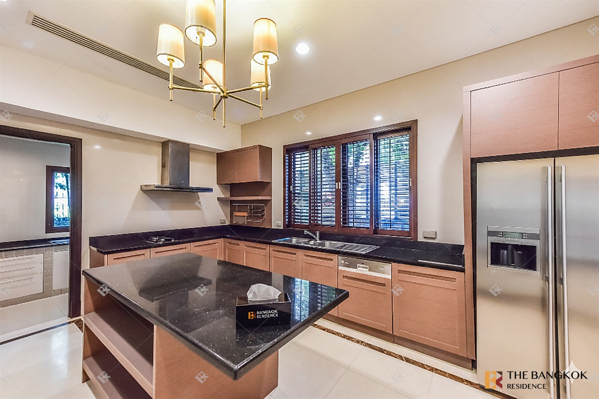 For RentHouseSukhumvit, Asoke, Thonglor :  Elegant Classic Style House 💎Elegant classic home, spacious & private in central Sukhumvit🍃 