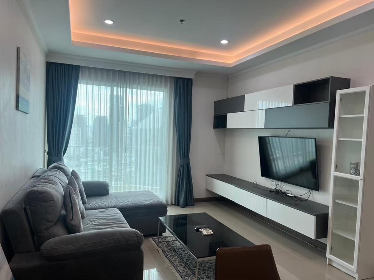 For SaleCondoRatchathewi,Phayathai : ✨Condo near Phyatai BTS,  100+ sqm,💰12m THB, 23rd floor!