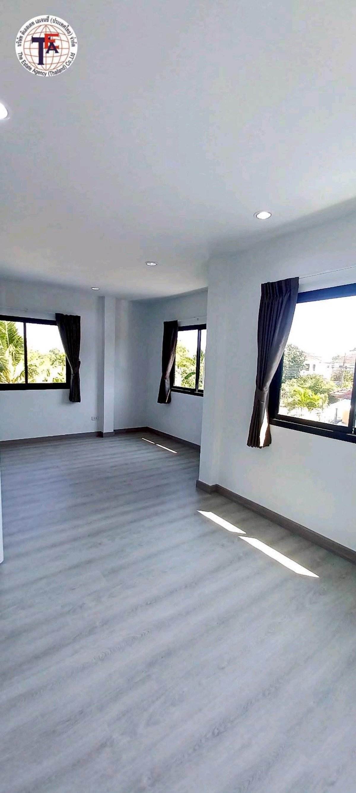 For SaleHouseMin Buri, Romklao : 2-story detached house for sale, KC Greenville Village, Mitmaitri 10/1, Nong Chok, Nong Chok Government Center. Nong Chok Phitthayanusorn School, Minburi Market, Mahanakorn University of Technology, Ramintra, Suwinthawong, Ekamai-Ramintra Expressway.