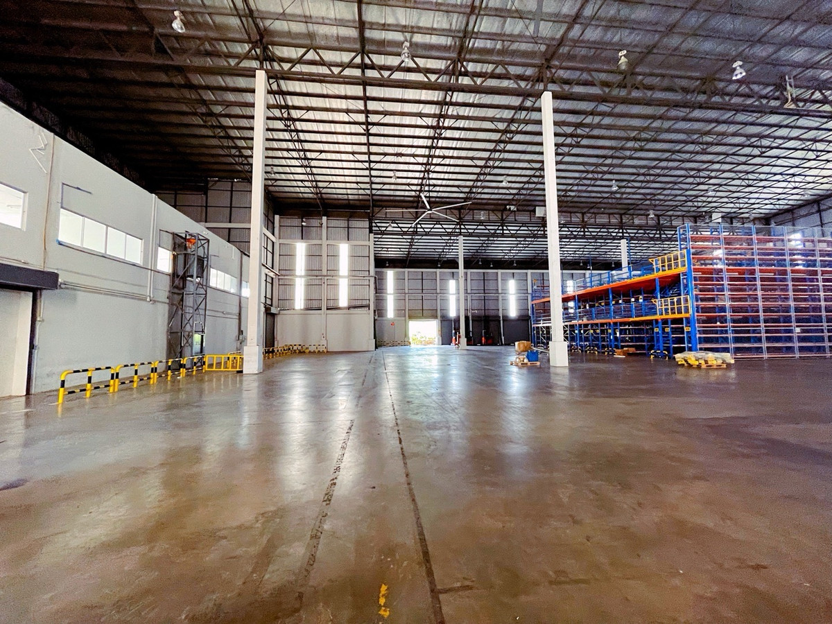 For RentFactoryBangna, Bearing, Lasalle : Factory for rent, area 5,650 sq m @ Bangna, near Suvarnabhumi Airport, can apply for a factory license. Happy to give advice on Ror.4 and BOI for foreign tenants.