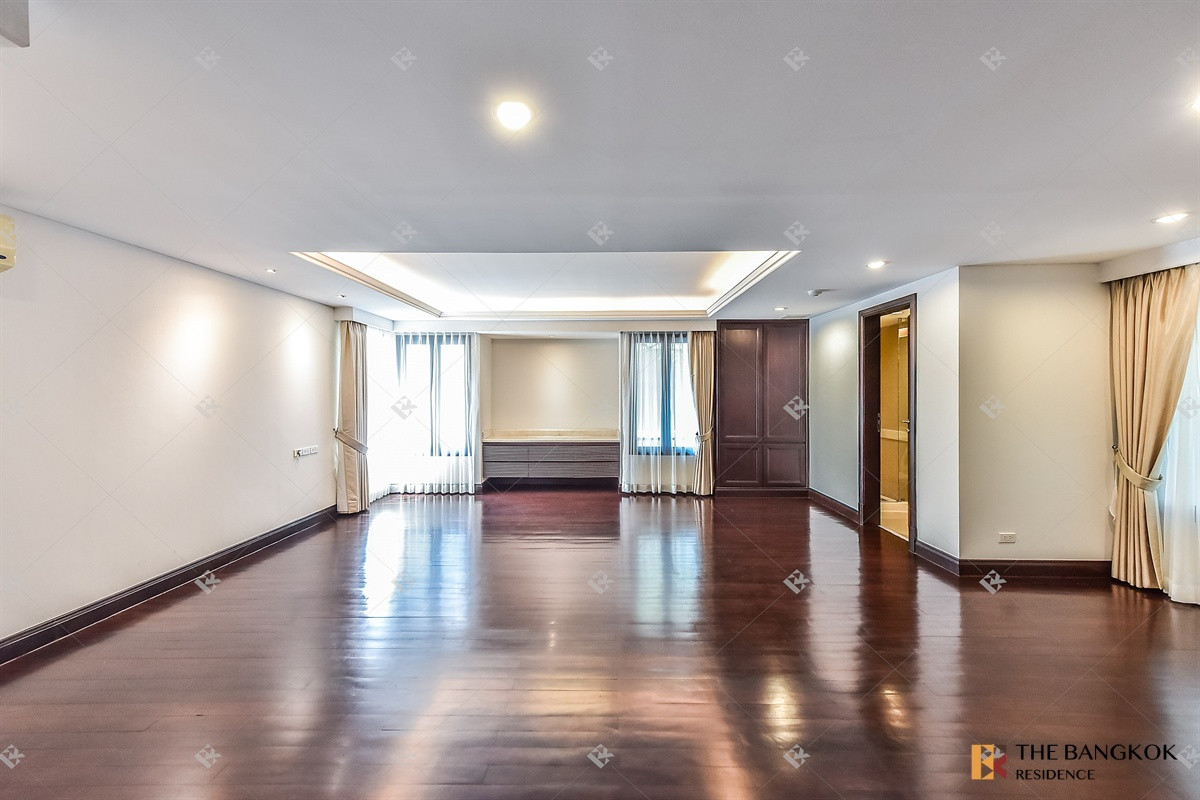 For RentHouseSukhumvit, Asoke, Thonglor :  Elegant Classic Style House 💎Elegant classic home, spacious & private in central Sukhumvit🍃 