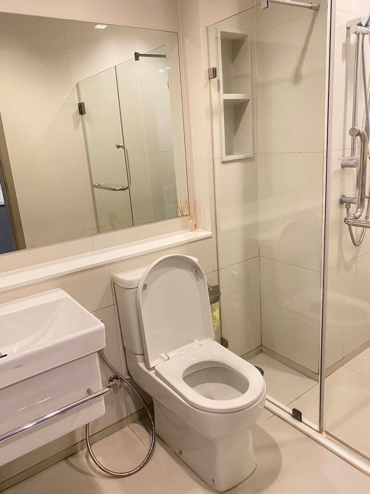 ให้เช่าคอนโดพระราม 9 เพชรบุรีตัดใหม่ RCA : ให้เช่าคอนโด Life Asoke Rama9 คอนโดแต่งครบพร้อมเข้าอยู่ใกล้รถไฟฟ้าMRTพระราม9เดินทางสะดวก!!