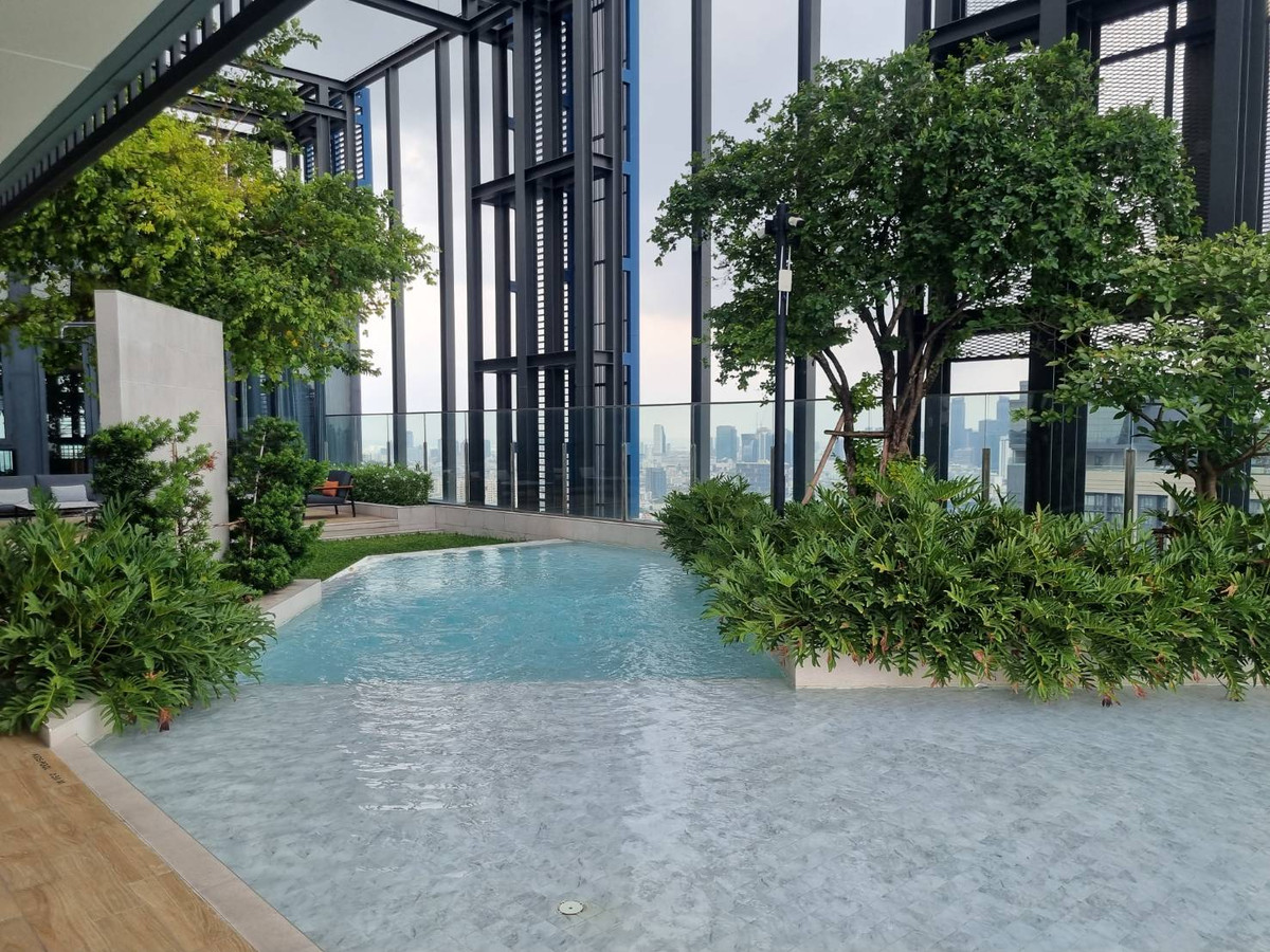 For RentCondoRatchathewi,Phayathai : ✨ For rent XT Phayathai, beautiful room, high floor, open view, in the heart of the city, ready to move in! ✨Near both BTS Phaya Thai and Airport Rail Link Phaya Thai.