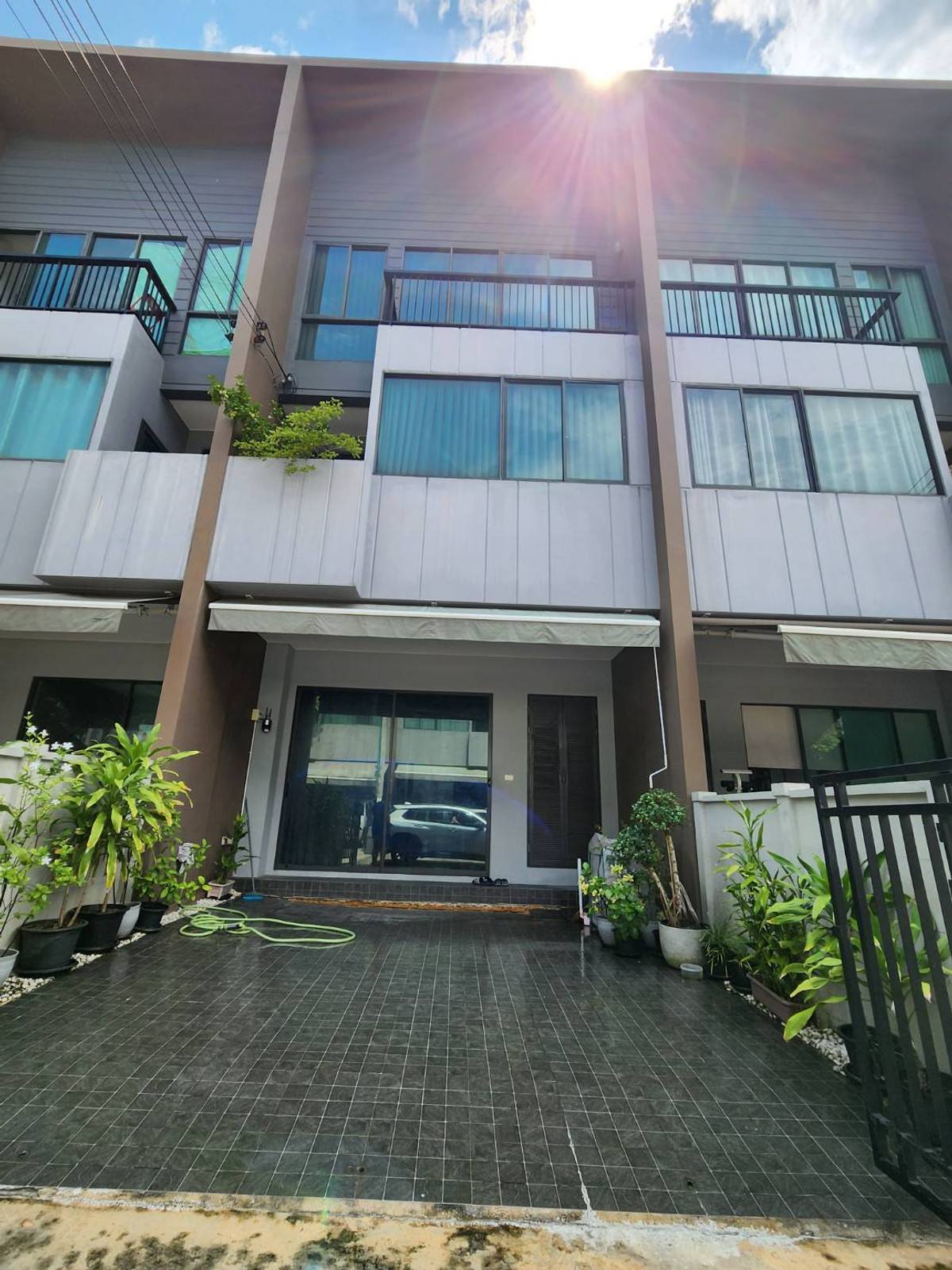 For SaleHousePattanakan, Srinakarin : For sale Baan Klang Muang Rama9 - Krungthepkreetha 3 bedrooms 18.10 sq m.