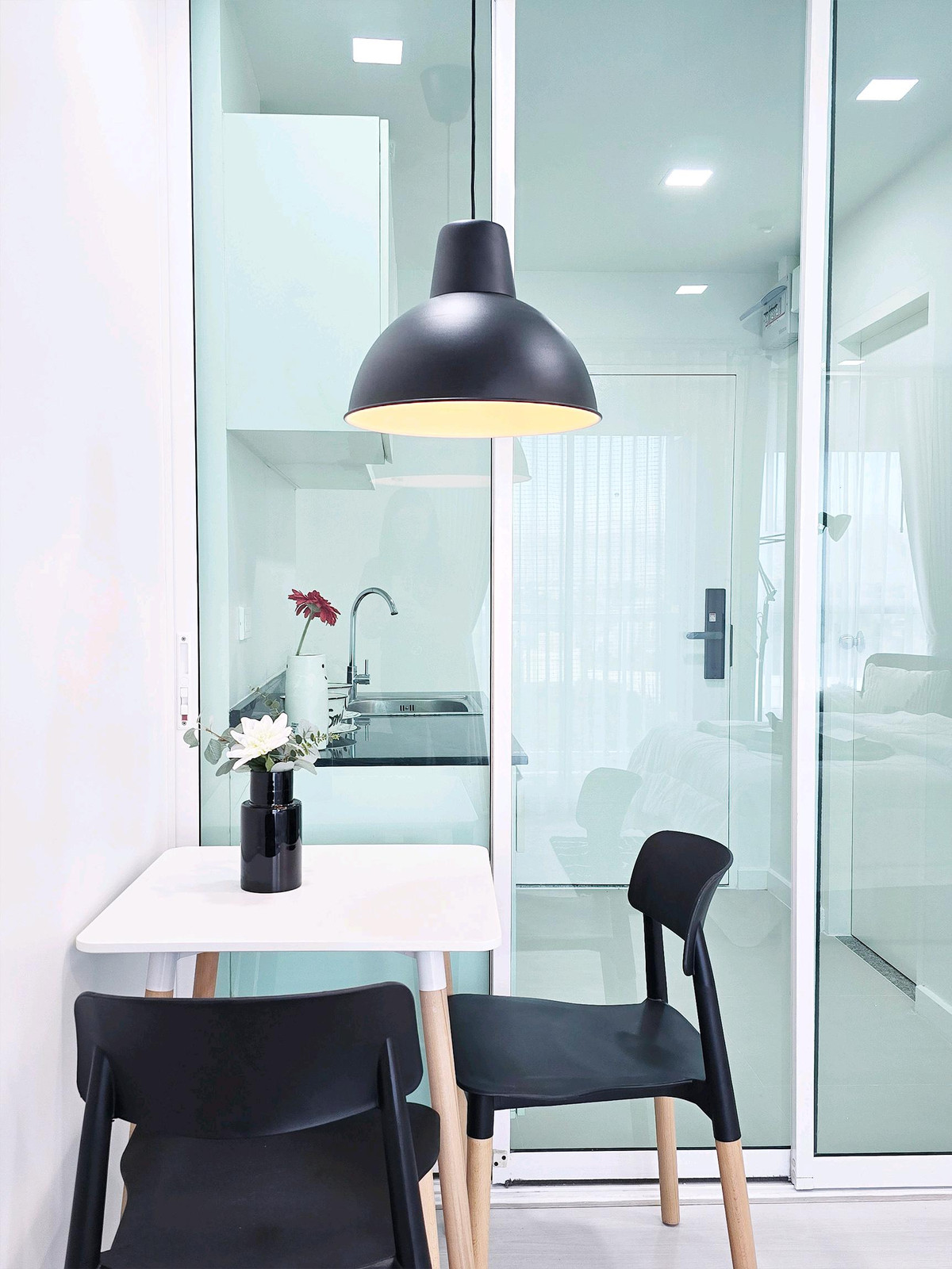 For SaleCondoYothinpattana,CDC : ( Urgent sale ! ) V Condo Ekkamai-Ramintra Next to the market along Ramintra Expressway, complete central area, green garden for walking around. The room is ready to move in. No need to place a down payment!