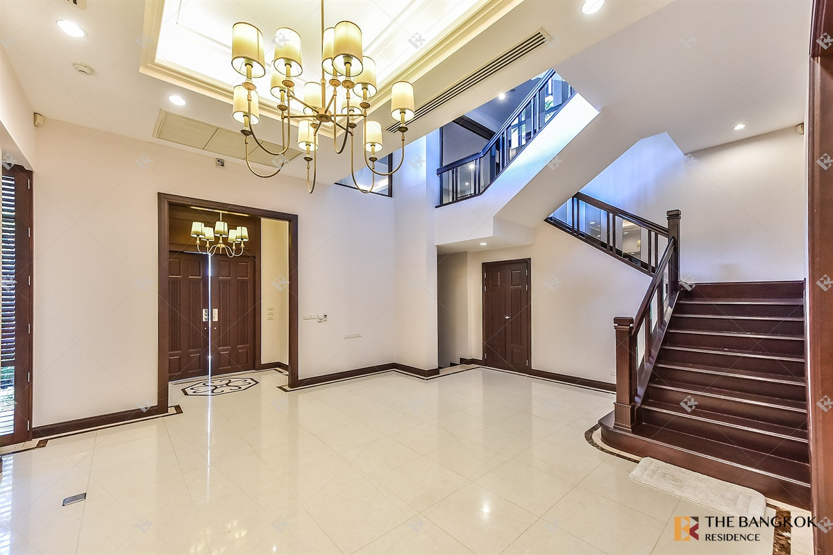 For RentHouseSukhumvit, Asoke, Thonglor :  Elegant Classic Style House 💎Elegant classic home, spacious & private in central Sukhumvit🍃 