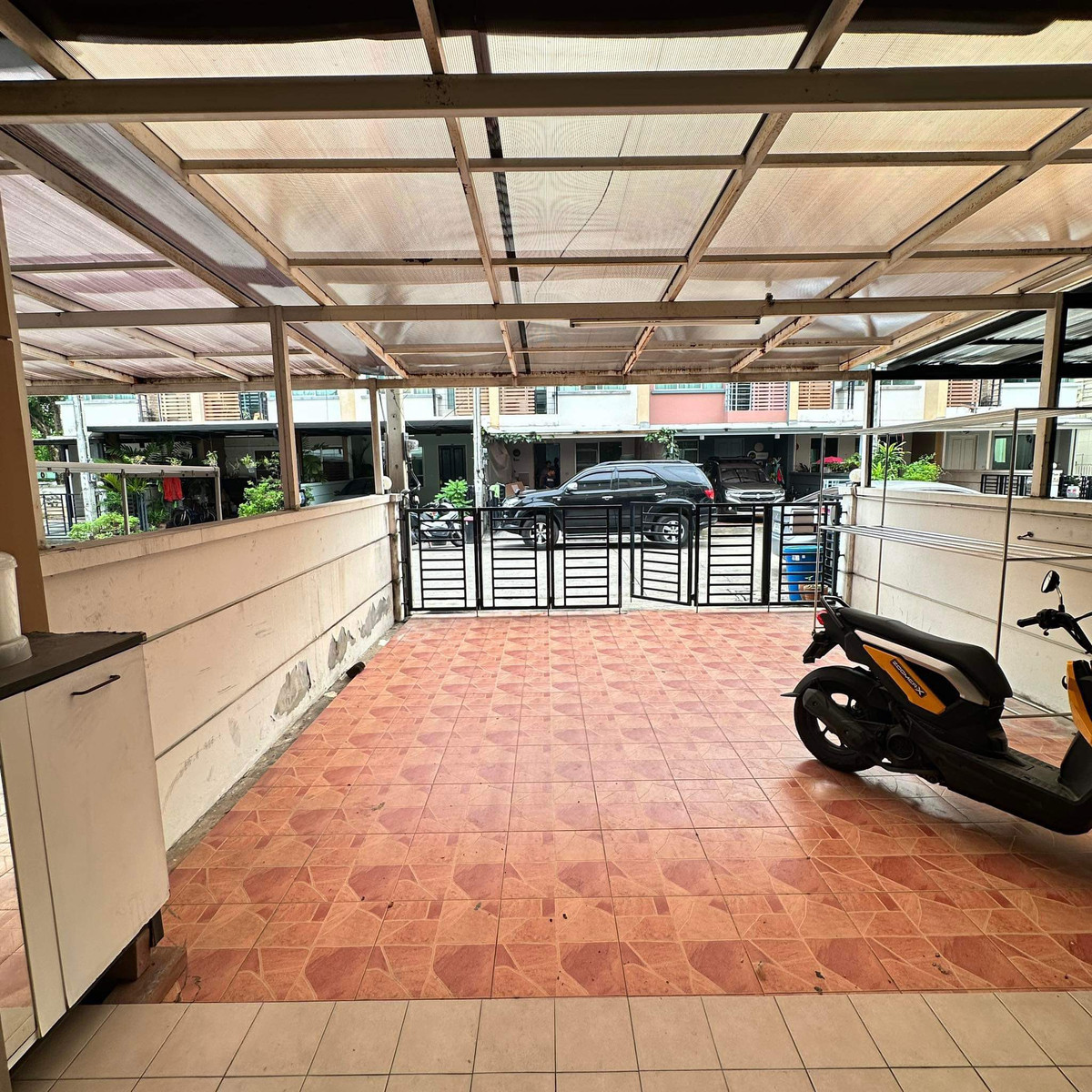 ขายทาวน์โฮมเกษตร นวมินทร์ ลาดปลาเค้า : ทาวน์พลัส เกษตร - นวมินทร์ / 3 ห้องนอน (ขายพร้อมผู้เช่า), Town Plus Kaset - Nawamin / 3 Bedrooms (SALE WITH TENENT) FAHS014