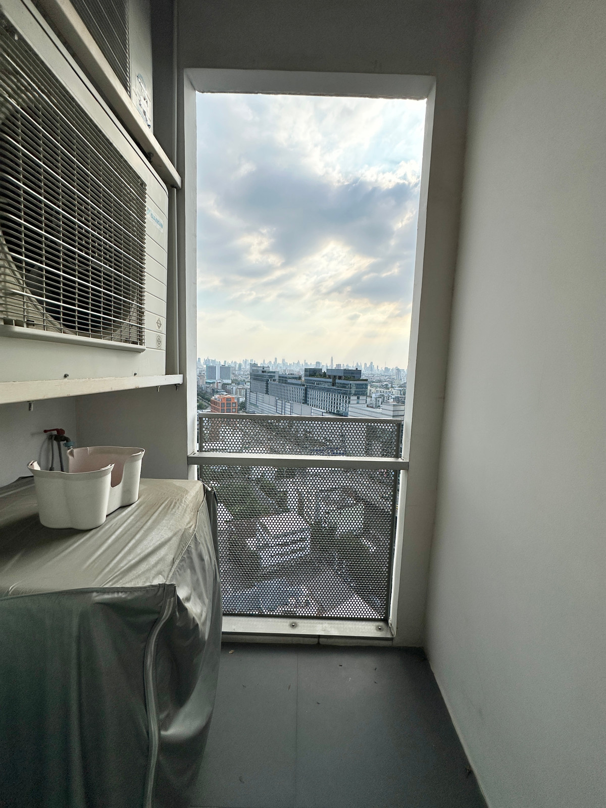 For SaleCondoLadprao, Central Ladprao : 🟢"Knot is comfortable" ready to take care of🟢 / Room never rented out / Condo for sale Haus 23, 24th floor, near MRT Lat Phrao, 2xx meters, can walk.