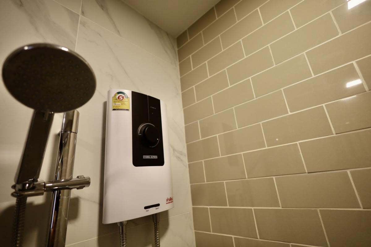 For RentCondoRatchathewi,Phayathai : ✨ For rent XT Phayathai, beautiful room, high floor, open view, in the heart of the city, ready to move in! ✨Near both BTS Phaya Thai and Airport Rail Link Phaya Thai.