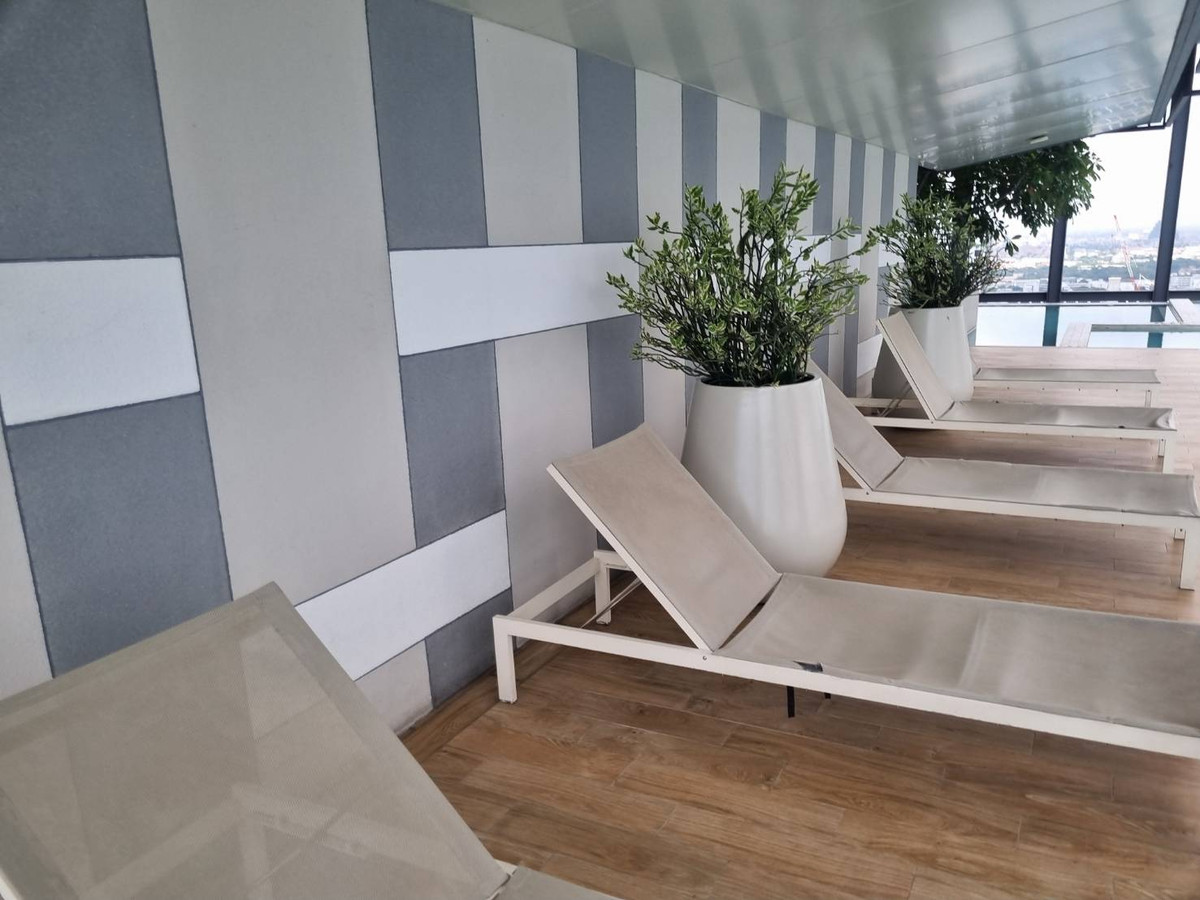 For RentCondoRatchathewi,Phayathai : ✨ For rent XT Phayathai, beautiful room, high floor, open view, in the heart of the city, ready to move in! ✨Near both BTS Phaya Thai and Airport Rail Link Phaya Thai.