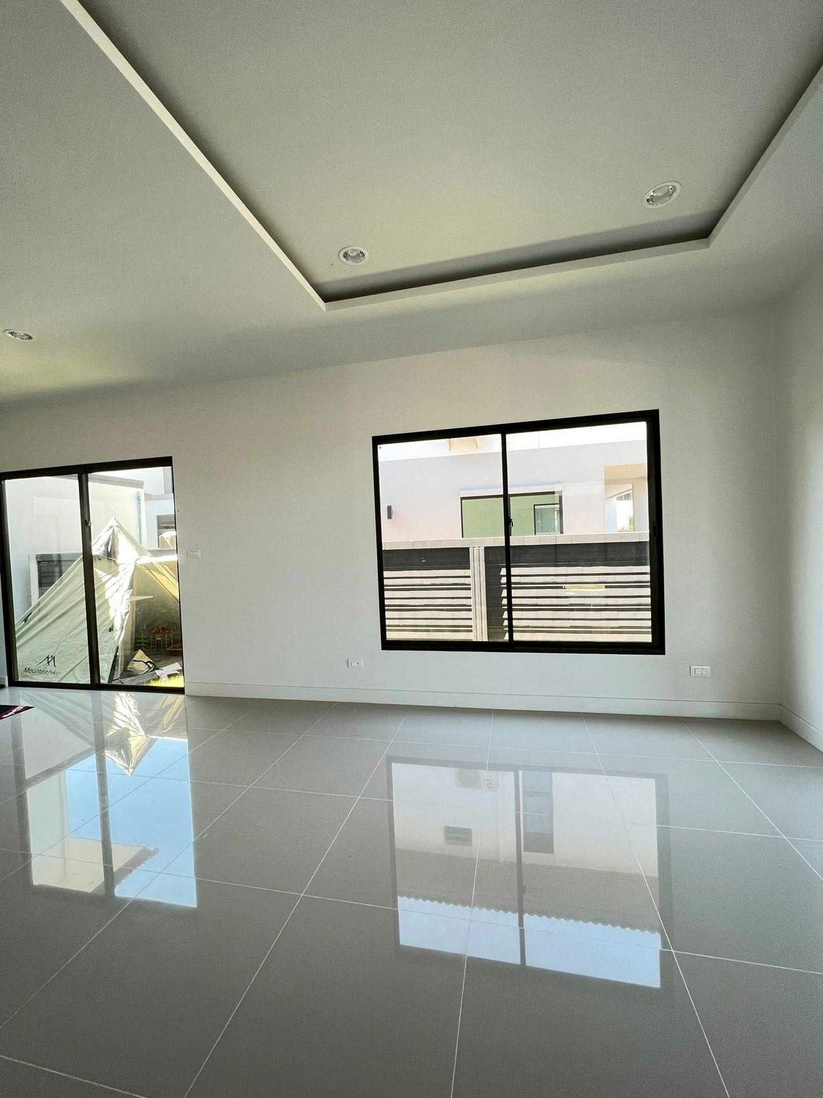 For RentHousePathum Thani,Rangsit, Thammasat : Single house for rent, Saransiri Rangsit, near the BTS, department stores, empty house, good price. If interested, make an appointment to view, call/line.