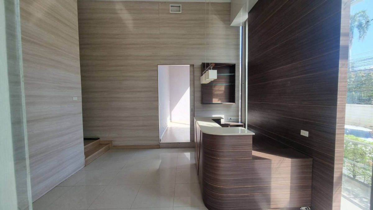 ให้เช่าร้านค้า/ตลาดนัดสุขุมวิท อโศก ทองหล่อ : พร้อมพงษ์ | พื้นที่ชั้น G  115 ตรม. เพดานสูง 4 เมตร เหมาะทำสปา คลินิก หรือสถาบันกวดวิชา (โทรมาได้เลย มีให้เลือกหลายที่ในสุขุมวิท)