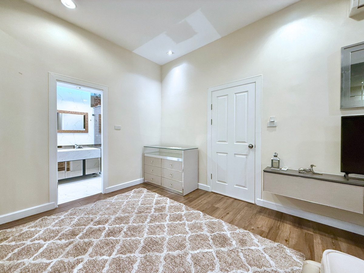 ให้เช่าคอนโดพระราม 9 เพชรบุรีตัดใหม่ RCA : 🚀 Belle Grand พระราม9 - 147ตรม. Penthouse เพดานสูง Clip(4K) 092-545-6151 (ทีม)