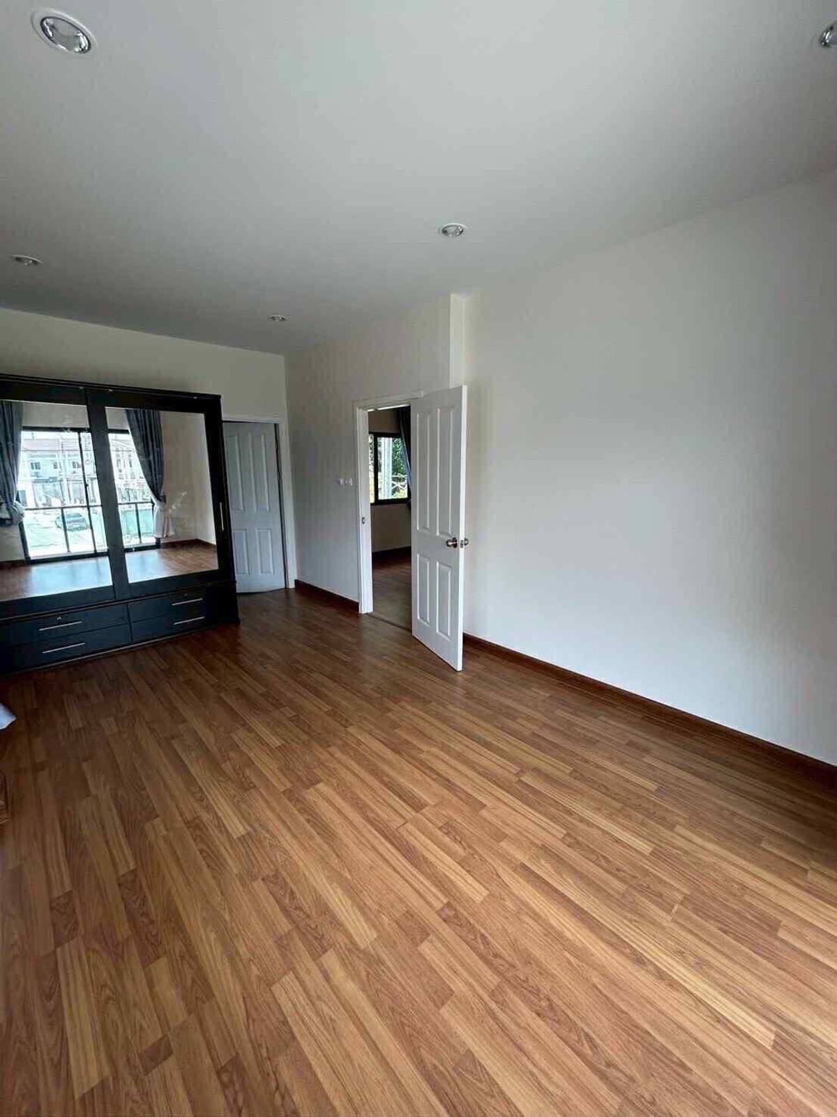 For RentHousePathum Thani,Rangsit, Thammasat : ✅ Large, luxurious detached house ✅ CPN Nin Village, Wongwaen-Lam Luk Ka, Khlong 6 (BTS Khu Khot)