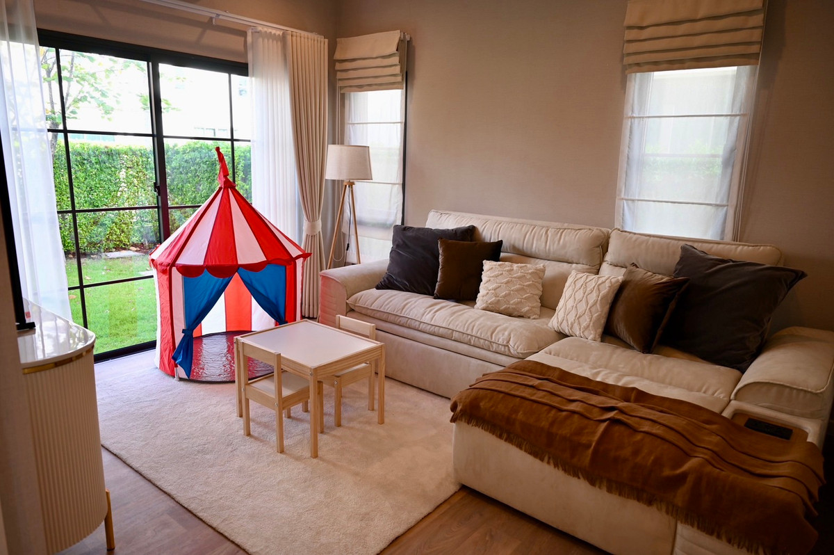 For RentHouseBangna, Bearing, Lasalle : Single house for rent, Setthasiri Bangna Km.10 280,000 baht.