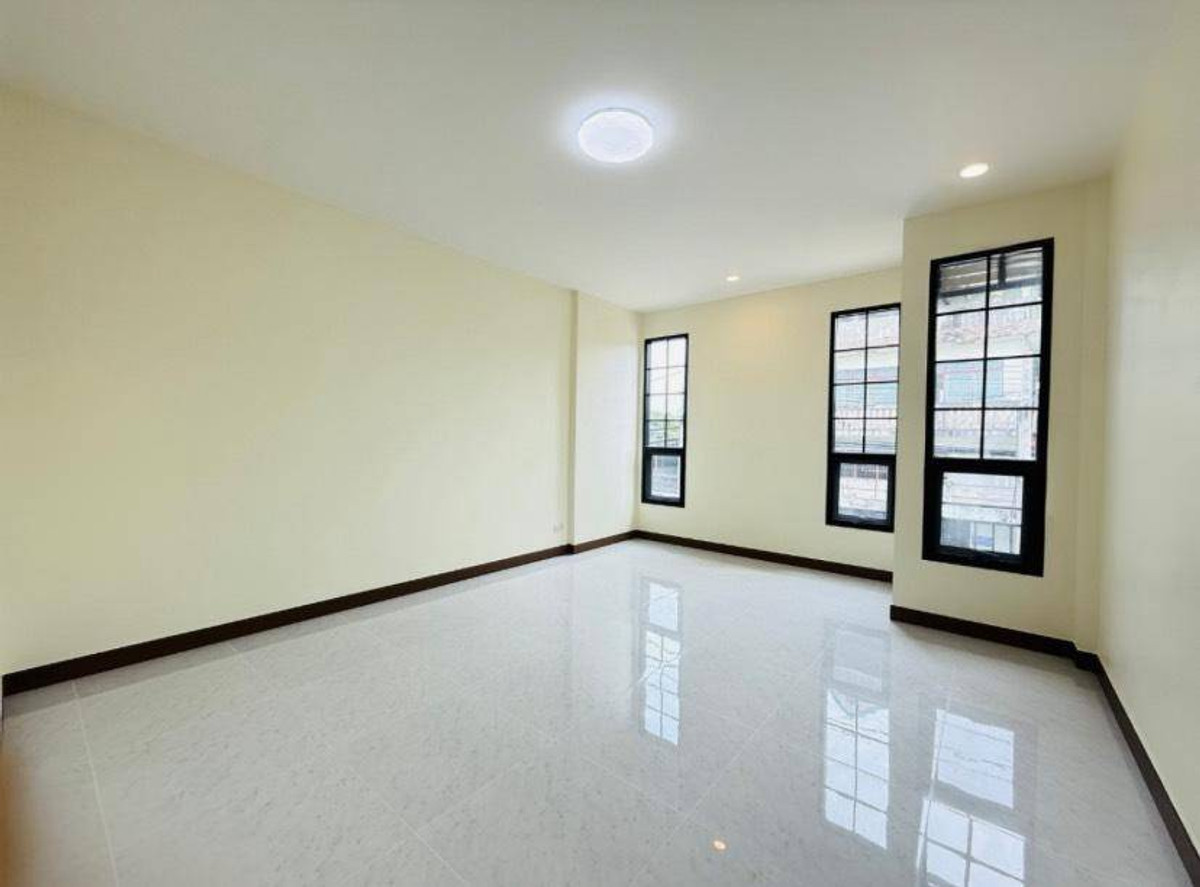 ให้เช่าทาวน์โฮมบางแค เพชรเกษม : ให้เช่า ทาวน์เฮ้าส์ 2 ชั้นสร้างใหม่! ใกล้ BTS เพชรเกษม 48 ทำเลดี เดินทางสะดวก มีเฟอร์นิเจอร์ราคา 16,000 บาท