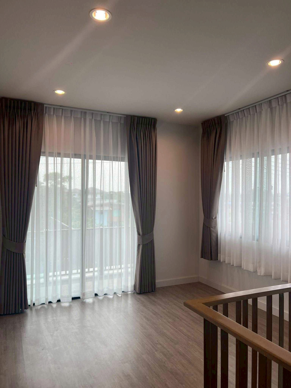 For RentHousePathum Thani,Rangsit, Thammasat : Single house for rent, Saransiri Rangsit, near the BTS, department stores, empty house, good price. If interested, make an appointment to view, call/line.