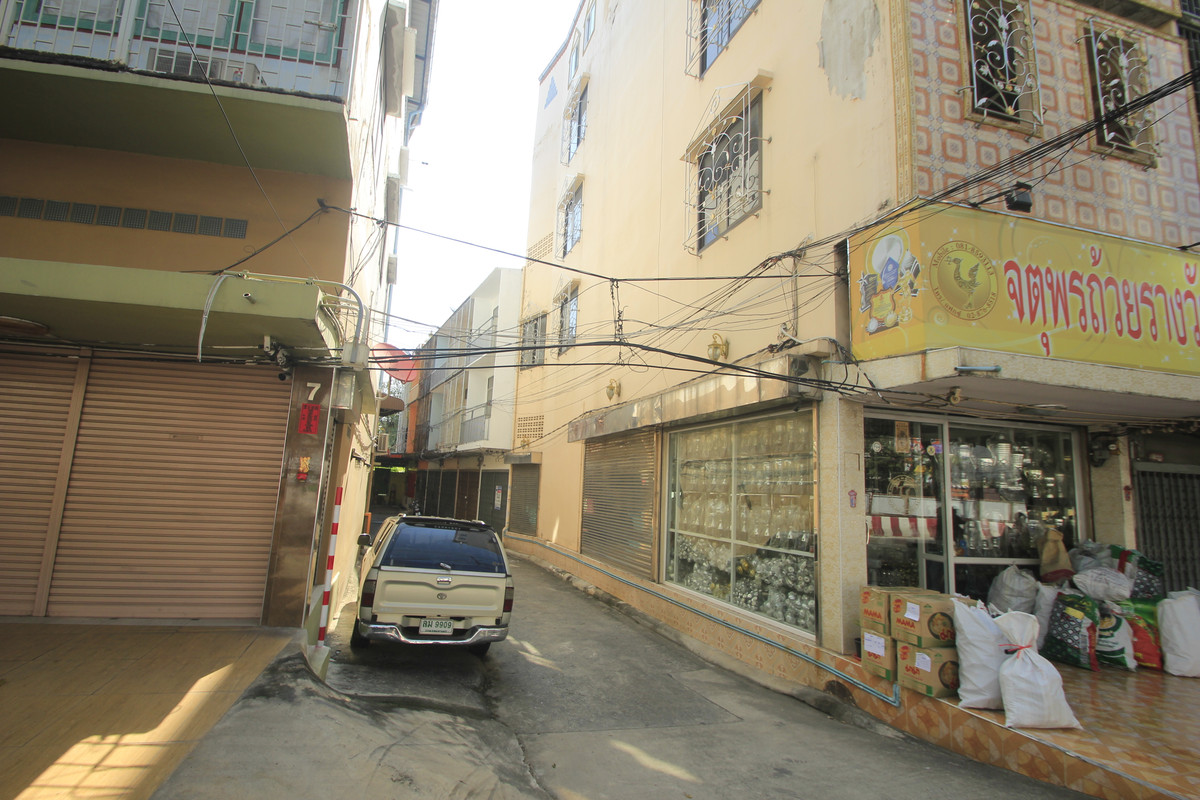 For SaleShop HouseRathburana, Suksawat : Suksawat Daokhanong Commercial Building Near Chom Thong Wutthakat BTS, 3 floors, additions, residential, warehouse, Rama 2 Expressway, Dao Khanong Market, price negotiable.