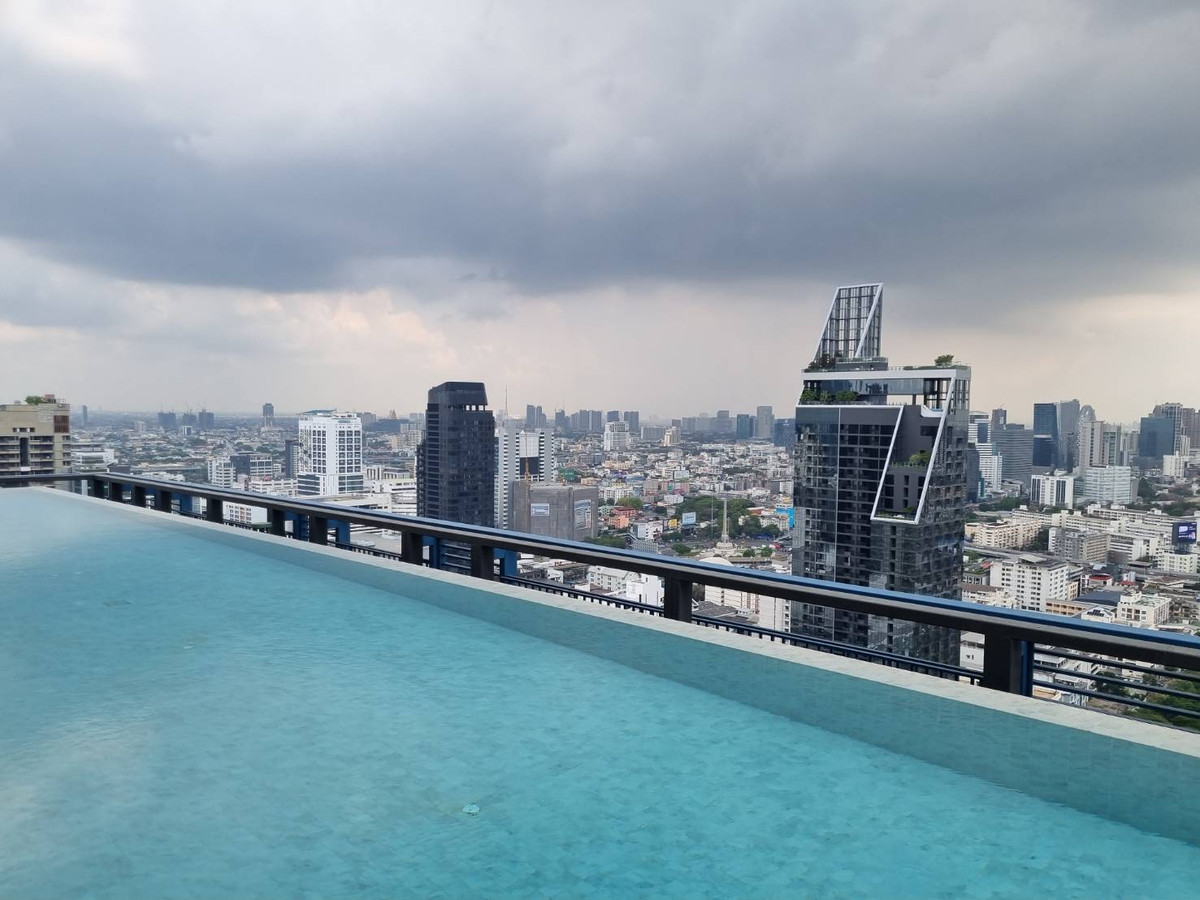 For RentCondoRatchathewi,Phayathai : ✨ For rent XT Phayathai, beautiful room, high floor, open view, in the heart of the city, ready to move in! ✨Near both BTS Phaya Thai and Airport Rail Link Phaya Thai.