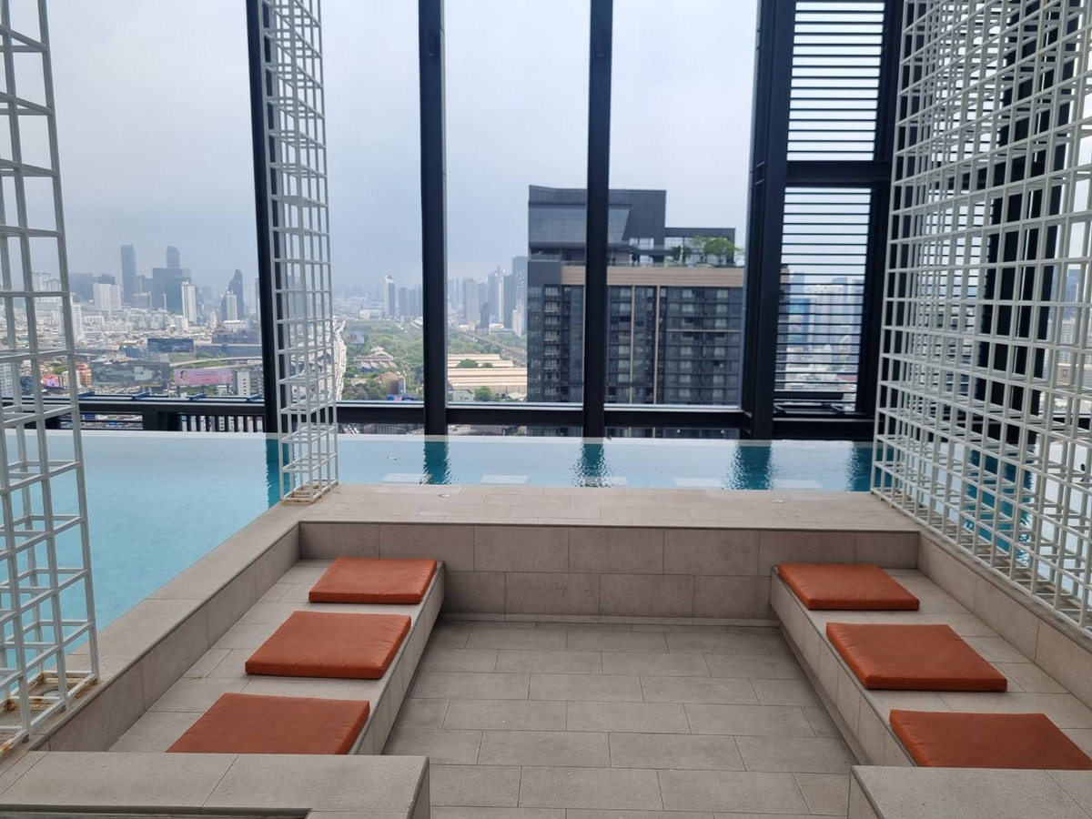 For RentCondoRatchathewi,Phayathai : ✨ For rent XT Phayathai, beautiful room, high floor, open view, in the heart of the city, ready to move in! ✨Near both BTS Phaya Thai and Airport Rail Link Phaya Thai.
