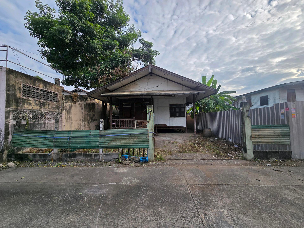 For SaleLandRatchadapisek, Huaikwang, Suttisan : Land for sale in Soi Ratchada 31 (Ratchavipha), beautiful plot, good location, 55 square meters, convenient travel, near the expressway entrance and exit point.