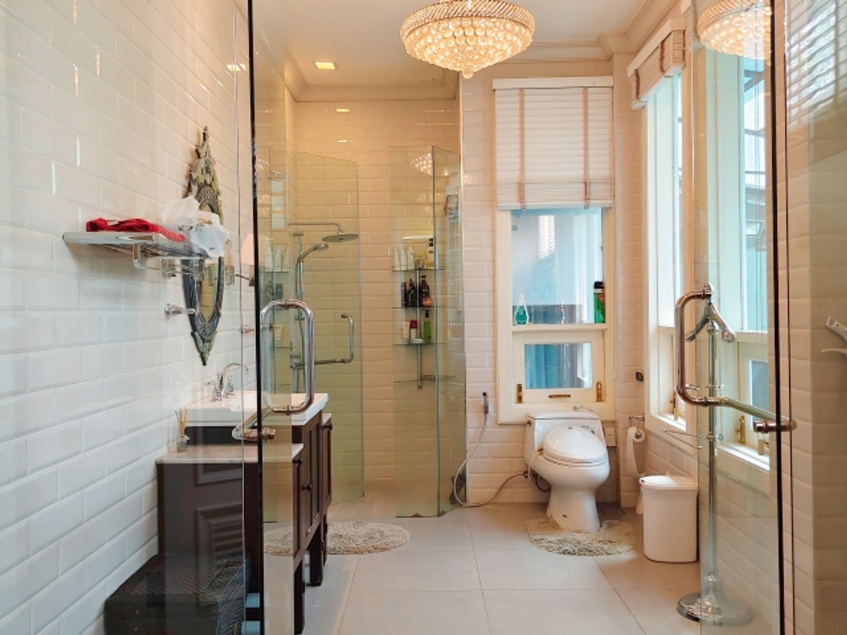 ขายบ้านแจ้งวัฒนะ เมืองทอง : คฤหาสน์หรู ใจกลางเมือง เมืองทองธานี โครงการ 5 ทำเลศักยภาพ ใกล้ทางด่วน–ศูนย์ราชการ–สนามบินดอนเมือง พร้อมเข้าอยู่