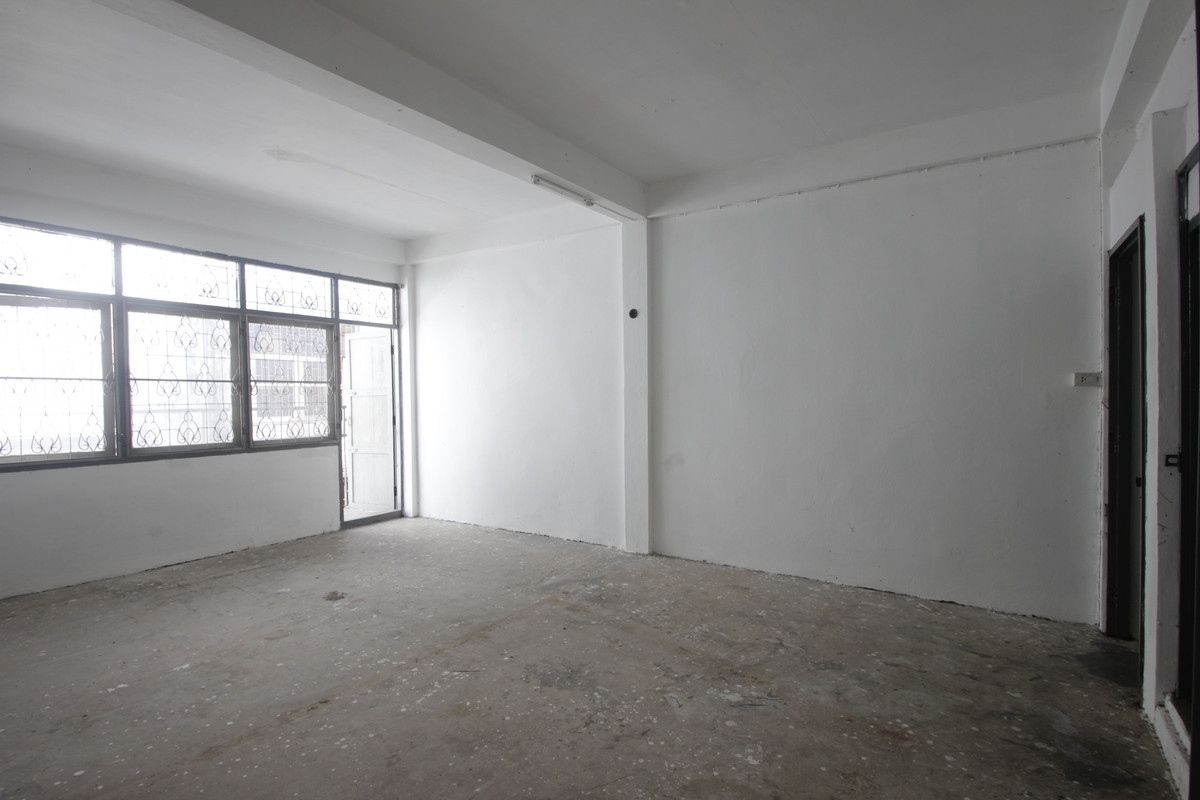 For SaleShop HouseRathburana, Suksawat : Suksawat Daokhanong Commercial Building Near Chom Thong Wutthakat BTS, 3 floors, additions, residential, warehouse, Rama 2 Expressway, Dao Khanong Market, price negotiable.