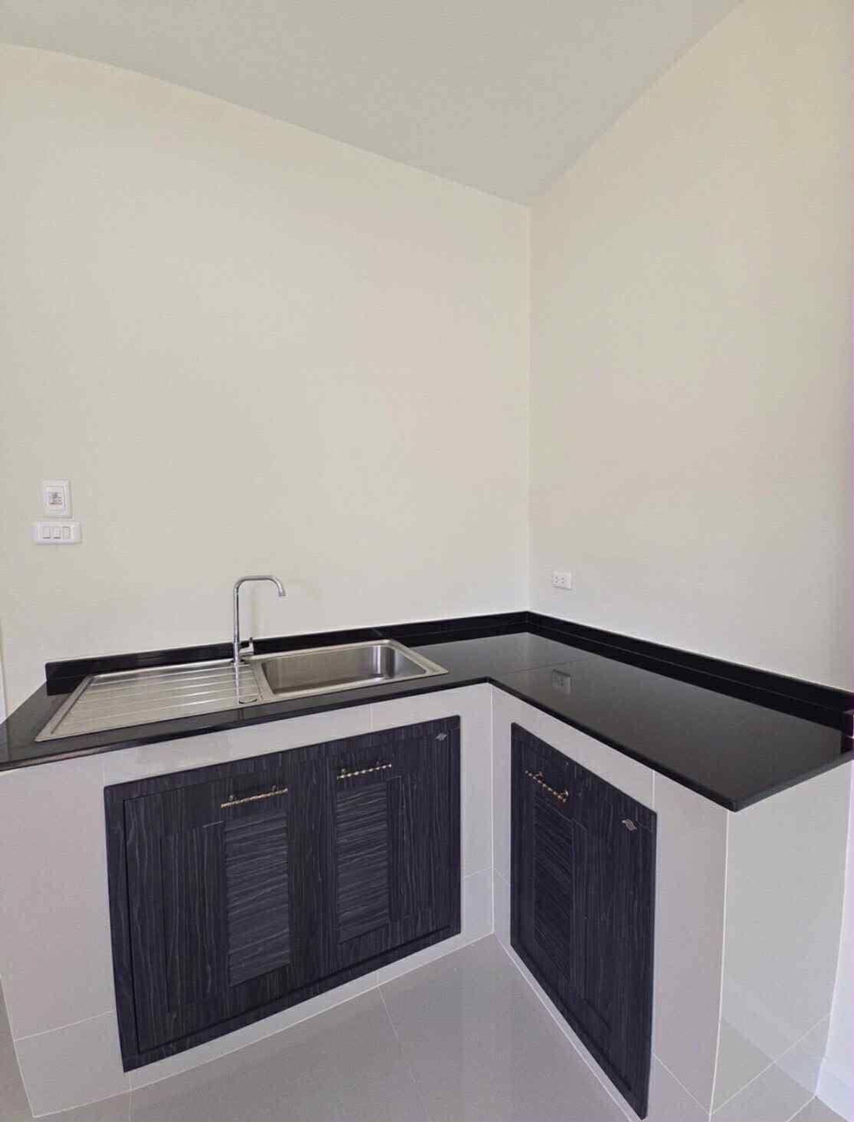 For RentHousePathum Thani,Rangsit, Thammasat : ✅ Large, luxurious detached house ✅ CPN Nin Village, Wongwaen-Lam Luk Ka, Khlong 6 (BTS Khu Khot)