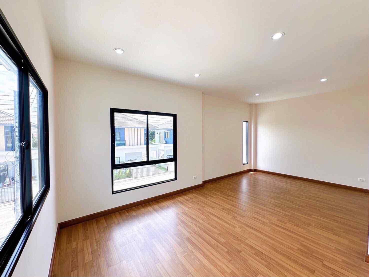 For RentHousePathum Thani,Rangsit, Thammasat : ✅ Large, luxurious detached house ✅ CPN Nin Village, Wongwaen-Lam Luk Ka, Khlong 6 (BTS Khu Khot)