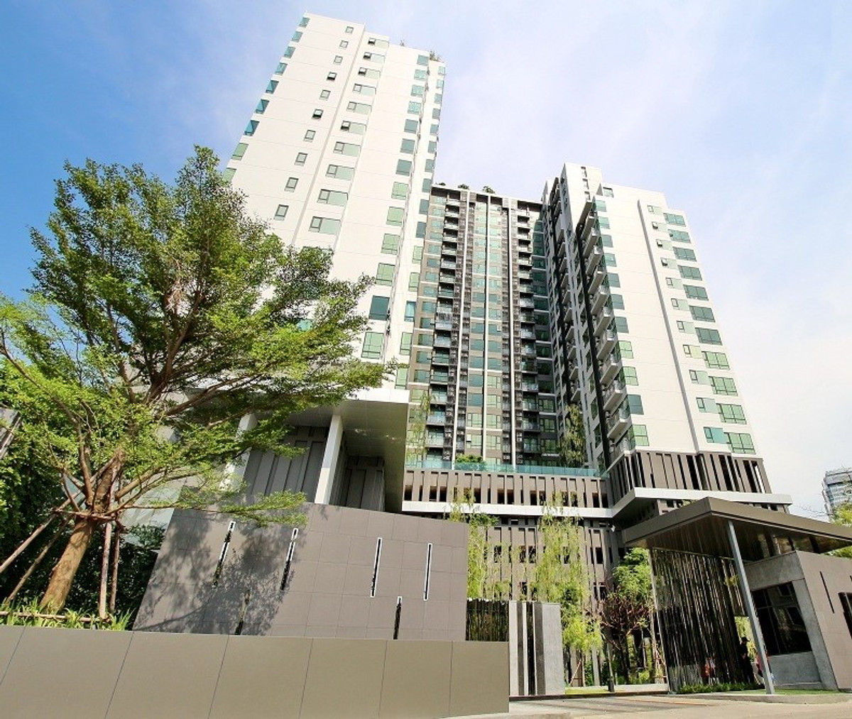 For SaleCondoSukhumvit, Asoke, Thonglor : ✨ Thonglor is just around the corner...but tranquility is here. Rhythm 36-38, a Japanese-style condo that makes you forget the hustle and bustle of Sukhumvit 🎉