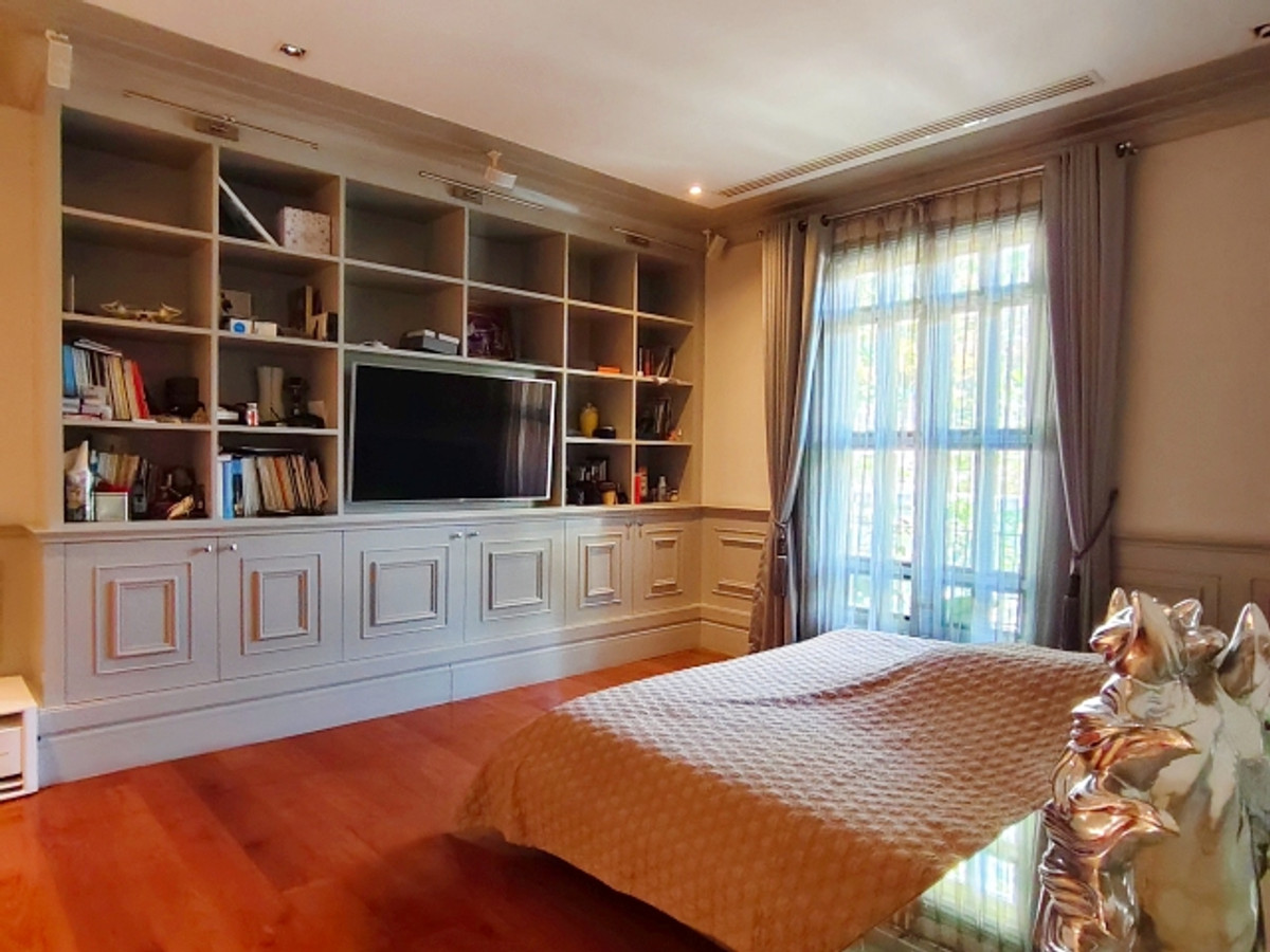 ขายบ้านแจ้งวัฒนะ เมืองทอง : คฤหาสน์หรู ใจกลางเมือง เมืองทองธานี โครงการ 5 ทำเลศักยภาพ ใกล้ทางด่วน–ศูนย์ราชการ–สนามบินดอนเมือง พร้อมเข้าอยู่