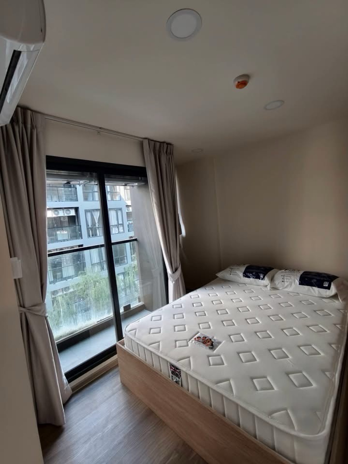 For RentCondoOnnut, Udomsuk : 🏙️ ให้เช่า Beat Sukhumvit 93 (คอนโดใหม่แกะกล่อง!)

✨ ห้องใหม่ พร้อมอยู่ วิวสระ บรรยากาศดี ใจกลางสุขุมวิท

💰 ค่าเช่าเพียง 10,000 บาท / เดือน