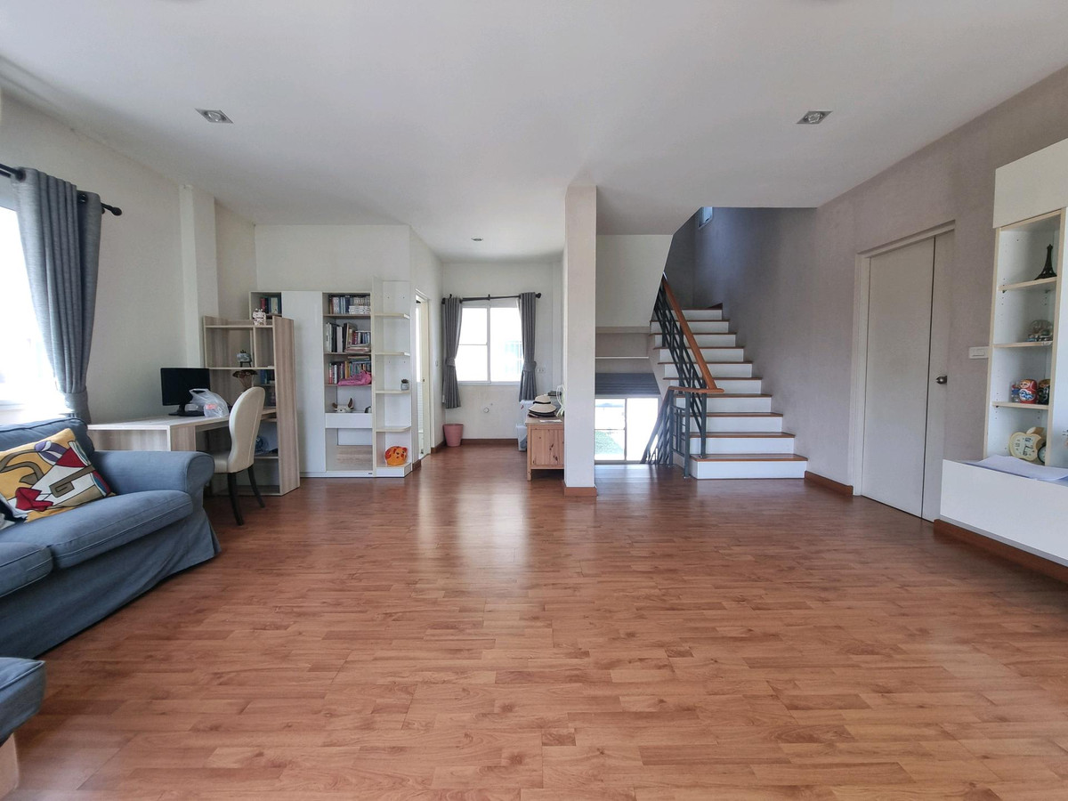 For RentHouseRama5, Ratchapruek, Bangkruai : Single house for rent, Casa Ville Ratchaphruek-Chaengwattana Village, 4 bedrooms, every room has its own bathroom. Good location opposite Robinson department store. Near Denla International Next to Ratchaphruek-Chaengwattana Road.