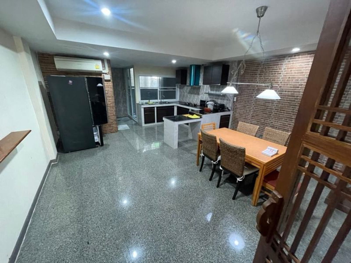 ขายทาวน์โฮมวงเวียนใหญ่ เจริญนคร : ทาวน์โฮม 4 ชั้น ขนาด 29 ตารางวา ซ.เจริญนคร 16 (ติดเสนาเฟสท์) 5 ห้องนอน แขวงคลองต้นไทร เขตคลองสาน กรุงเทพมหานคร