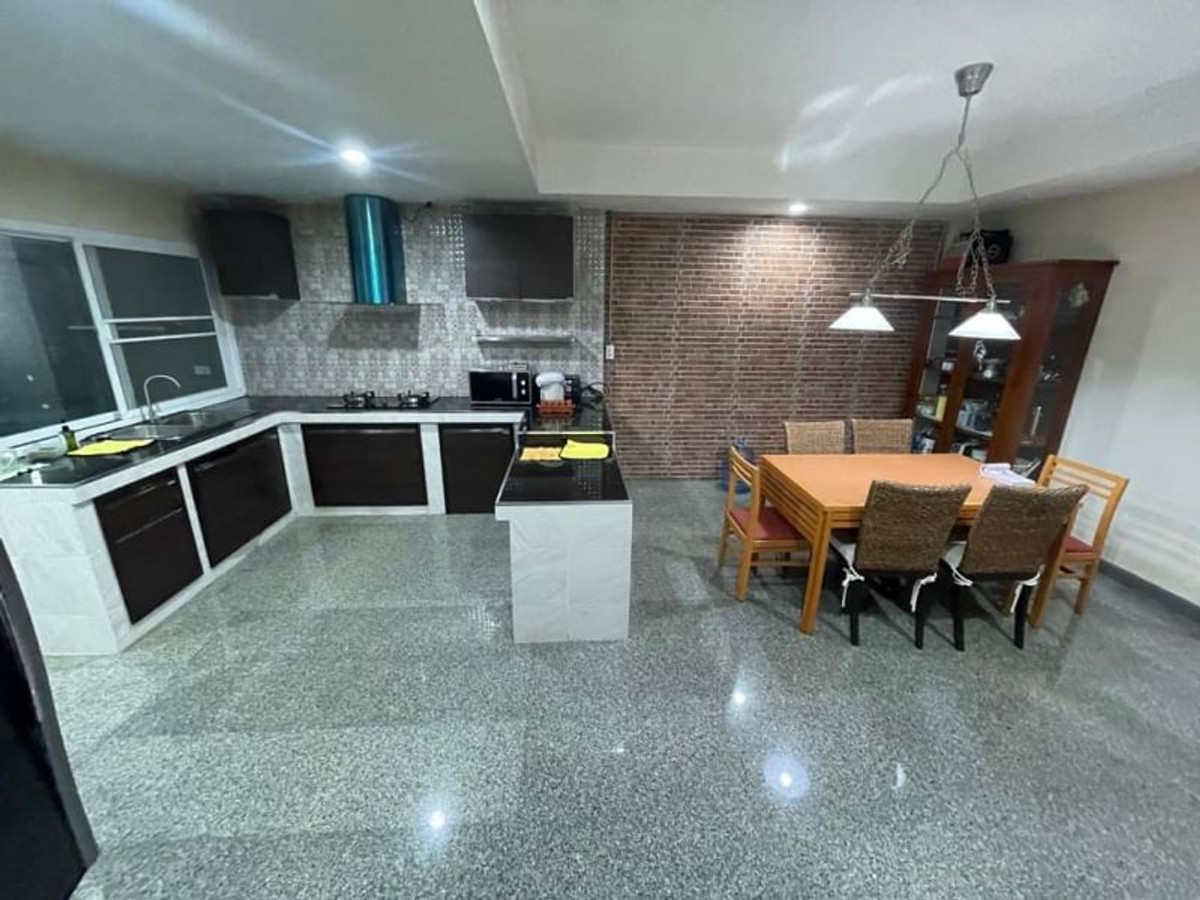 ขายทาวน์โฮมวงเวียนใหญ่ เจริญนคร : ทาวน์โฮม 4 ชั้น ขนาด 29 ตารางวา ซ.เจริญนคร 16 (ติดเสนาเฟสท์) 5 ห้องนอน แขวงคลองต้นไทร เขตคลองสาน กรุงเทพมหานคร