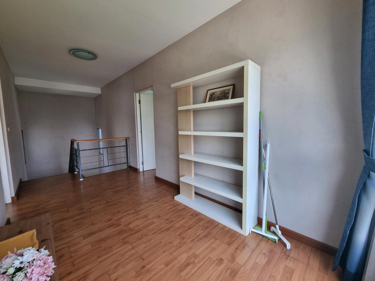 For RentHouseRama5, Ratchapruek, Bangkruai : Single house for rent, Casa Ville Ratchaphruek-Chaengwattana Village, 4 bedrooms, every room has its own bathroom. Good location opposite Robinson department store. Near Denla International Next to Ratchaphruek-Chaengwattana Road.