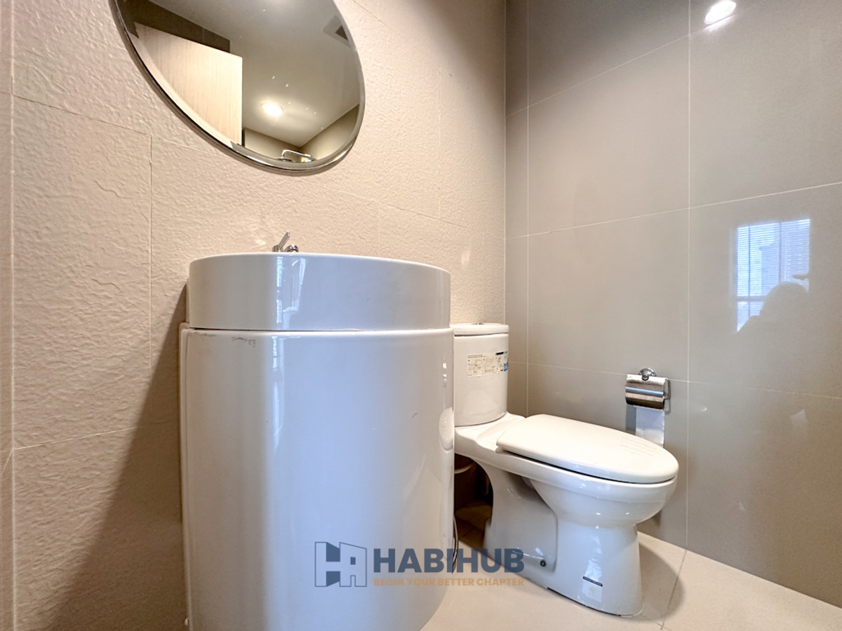 ขายคอนโดพระราม 9 เพชรบุรีตัดใหม่ RCA : 💎  ห้องสวยหายาก Rhythm Asoke 2  ( ริทึ่ม อโศก 2 )  ราคาคุ้ม พร้อมเข้าอยู่ (HBH-HL-4)