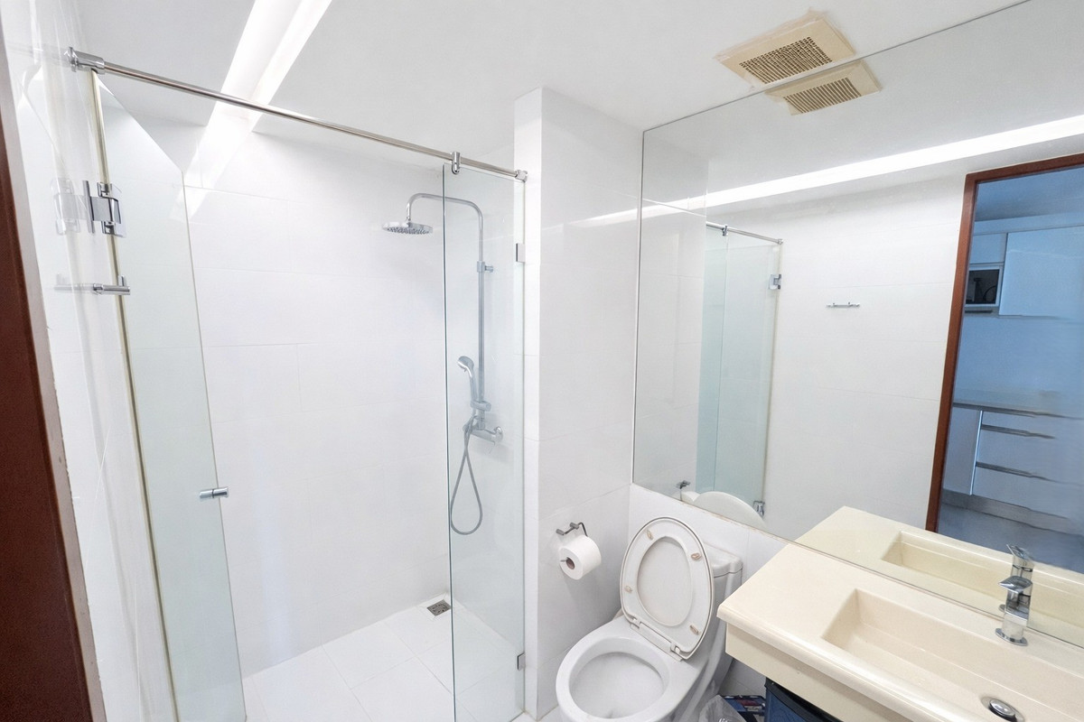 For SaleCondoRatchadapisek, Huaikwang, Suttisan : 🔥 Best priced condo in Ratchada area! The Emerald Residence Ratchada (near MRT Huai Khwang) 🏢