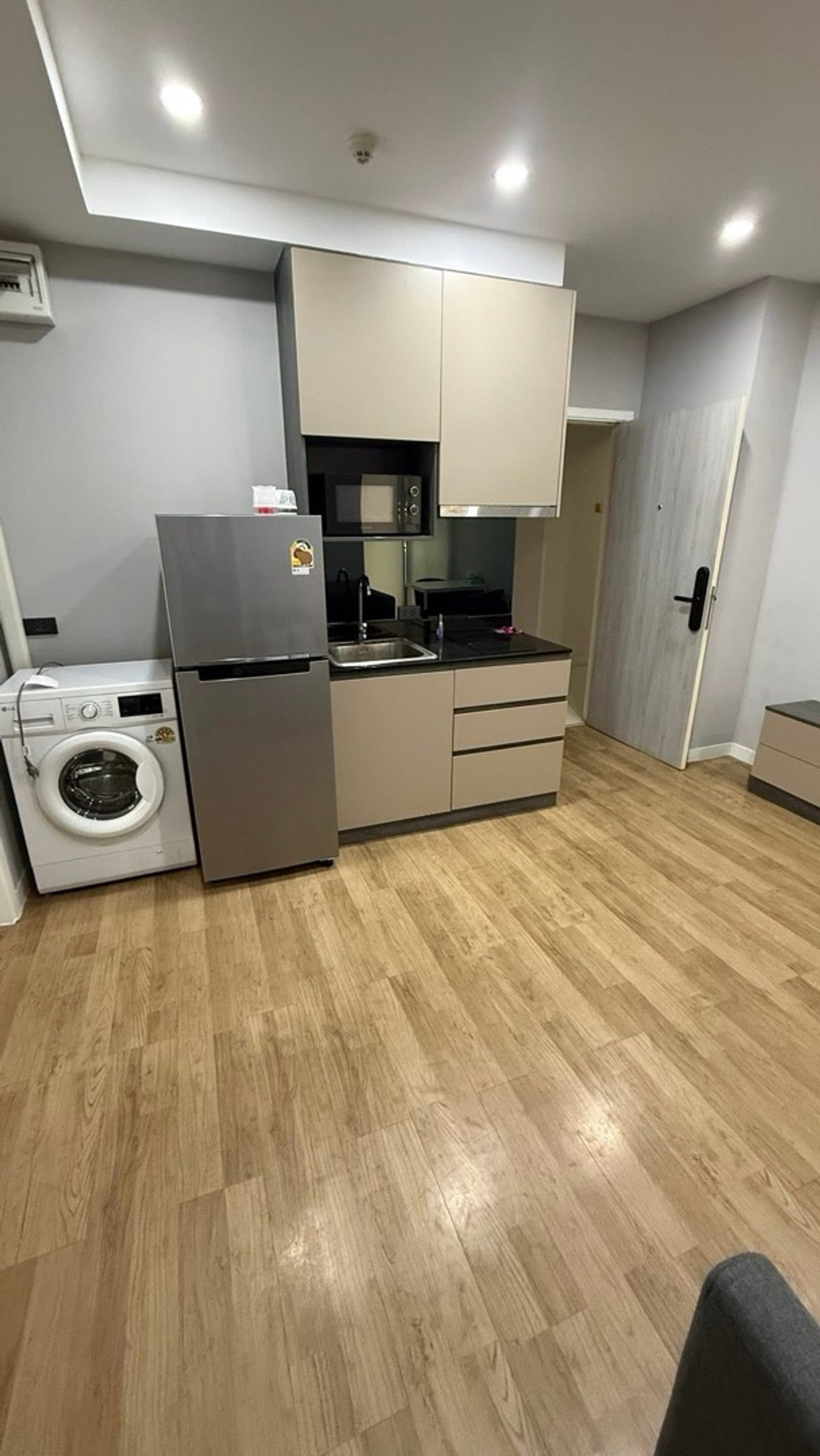 ให้เช่าคอนโดพระราม 9 เพชรบุรีตัดใหม่ RCA : ให้เช่า คอนโด 2 ห้องนอน  Groove Ratchada-Rama 9 