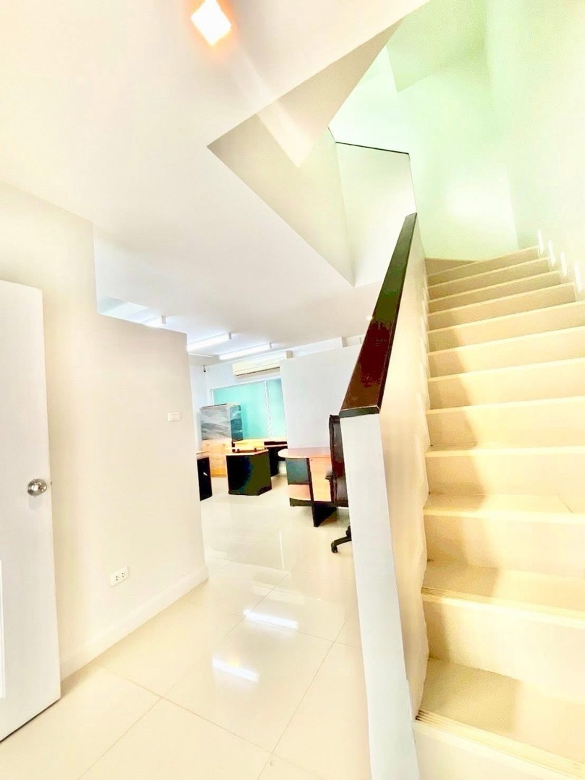 TownhomeSamut Prakan,Samrong : Townhome office for rent with equipment (can be registered)