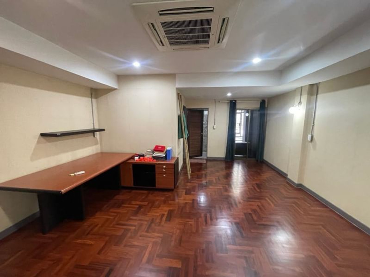 ขายทาวน์โฮมวงเวียนใหญ่ เจริญนคร : ทาวน์โฮม 4 ชั้น ขนาด 29 ตารางวา ซ.เจริญนคร 16 (ติดเสนาเฟสท์) 5 ห้องนอน แขวงคลองต้นไทร เขตคลองสาน กรุงเทพมหานคร