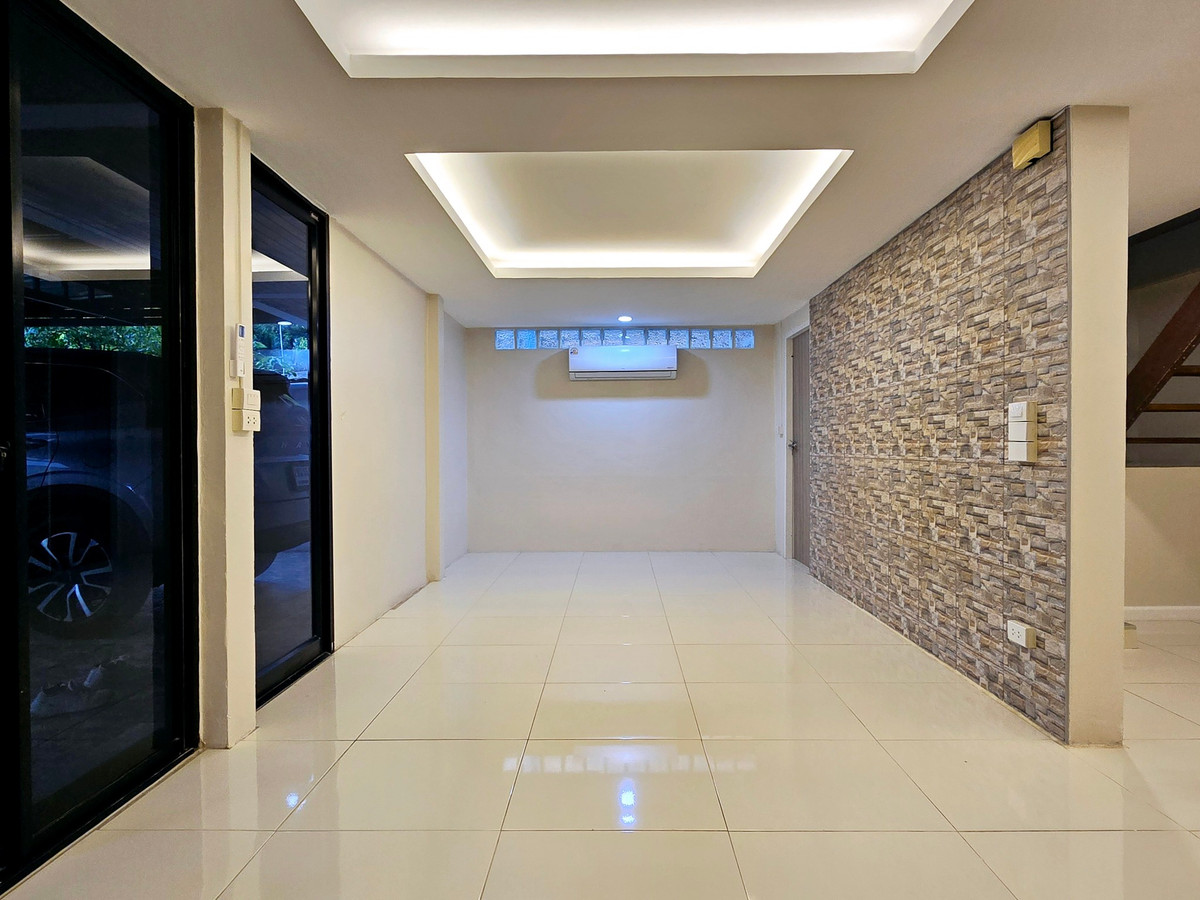 ให้เช่าโฮมออฟฟิศเกษตร นวมินทร์ ลาดปลาเค้า : RH030426 ให้เช่า Home Office 2 ชั้น ย่าน นวมินทร์ 10 ซ.ศรีบูรพา เหมาะทำโฮมออฟฟิศ อยู่อาศัย สำนักงาน