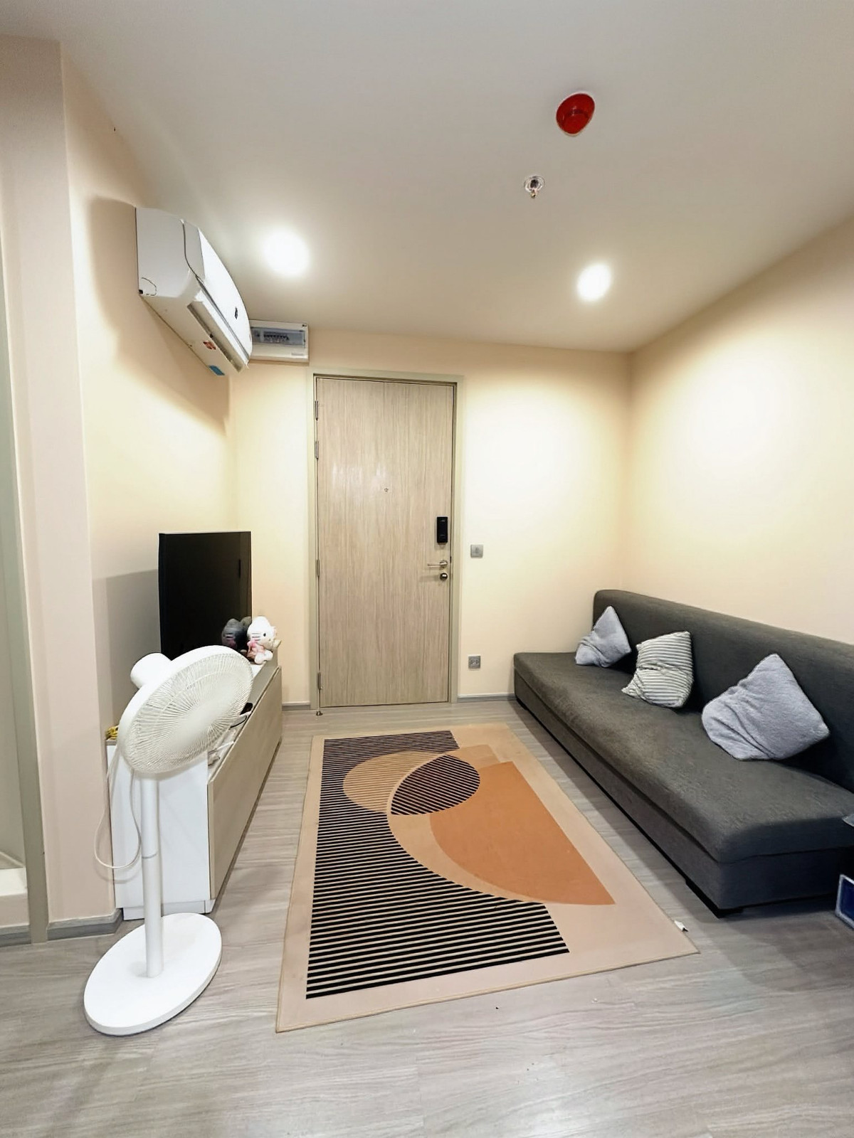 For RentCondoSamut Prakan,Samrong : PFD-08072 For rent Aspire Erawan Prime 2 bedrooms 35 sq m., 14th floor, BTS Chang Erawan.