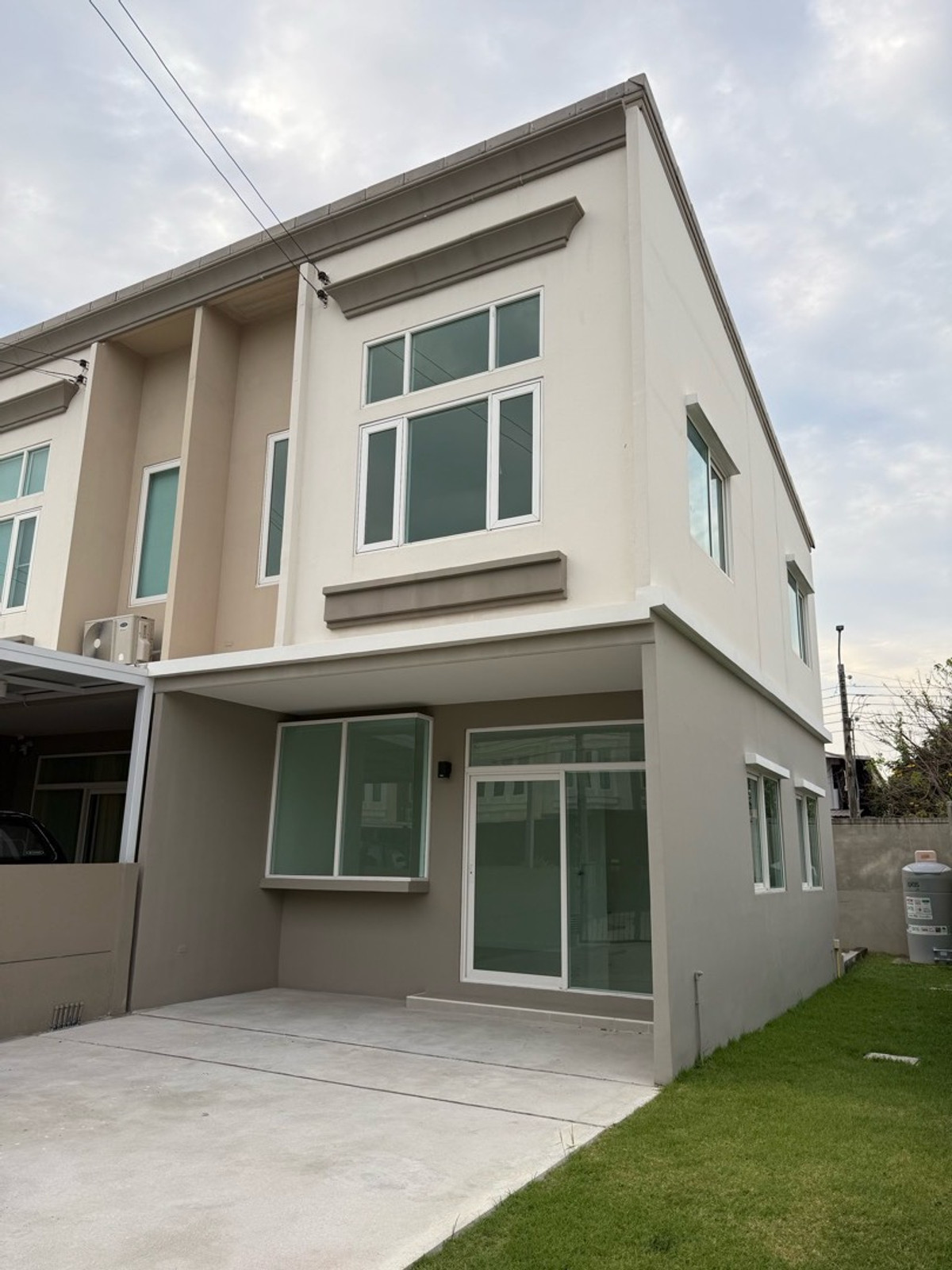 ขายทาวน์โฮมมีนบุรี-ร่มเกล้า : ทาวน์โฮมใหม่ 2 ชั้น แปลงมุมที่ดินใหญ่ โครงการ Casa City รามคำแหง-มิสทีน 
ทำเลดี 5 นาที ถึง MRT สายสีส้ม 