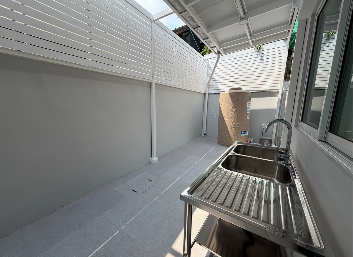 อ่อนนุช อุดมสุข : ขาย / ให้เช่า บ้านแฝดใหม่มือหนึ่ง ไม่มีเฟอร์นิเจอร์ อ่อนนุช 40